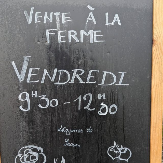 🫜 La vente à la ferme c'est tous les vendredis 🥦 9h-12h

Au programme par exemple cette semaine : choux frisé, brocolis, PDT, butternut, carrote, mâche, salade verte, navet, betterave, panais, fenouil, ...

Et aussi : ail, oignon, échalote, persil plat, ...

Bonus: nos délicieuses soupes, ratatouilles, gaspachos et pesto de légumes !

BIO, frais, local et social

On se donne RDV vendredi prochain ?
13 Chem. Frédéric Roman, 69370 Saint-Didier-au-Mont-d'or

PS : rien de mieux pour vos tables de fêtes que des légumes sa-vou-reux, locaux et solidaires !!!